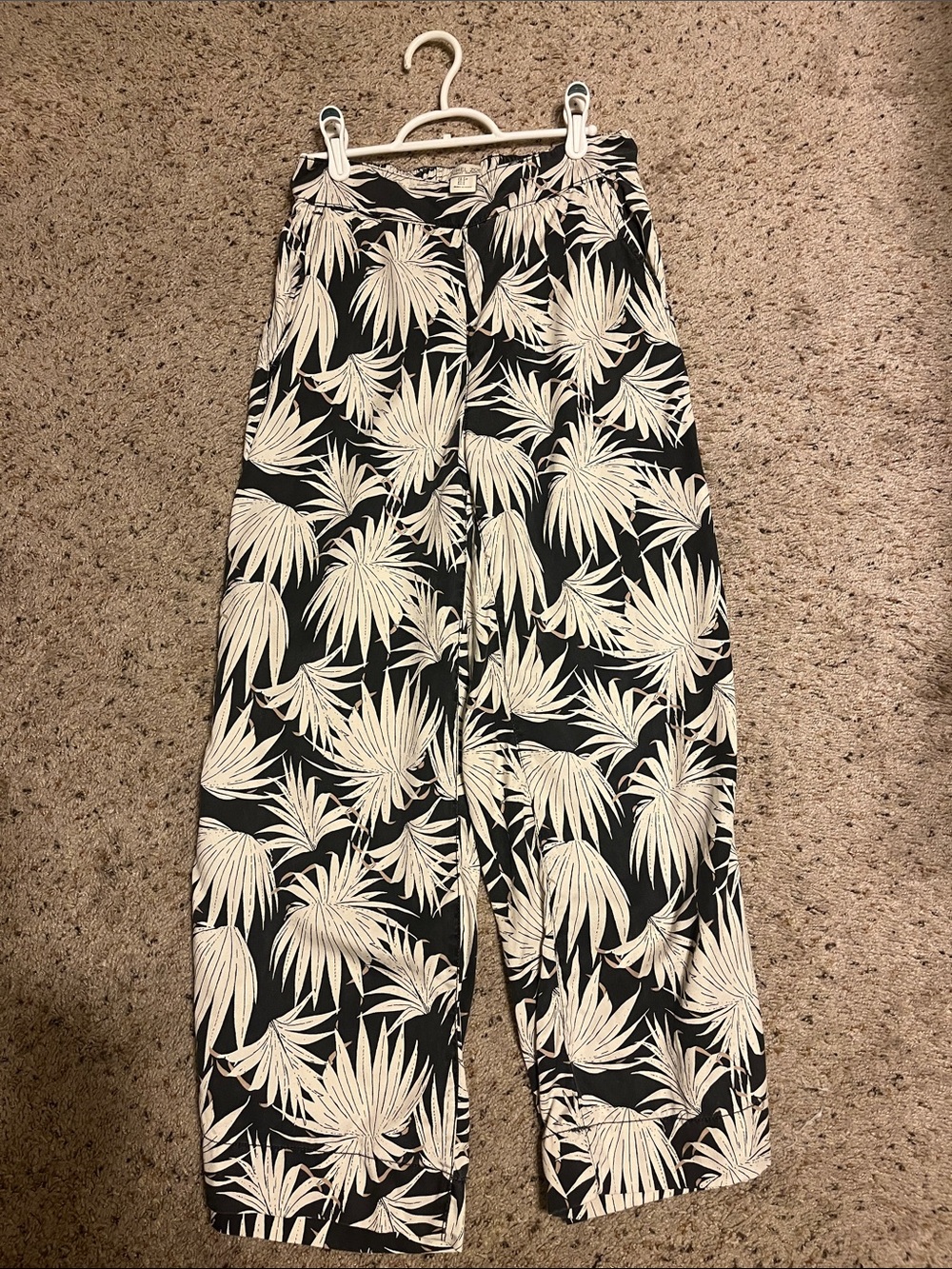 Rachel Zoe Black & White Tropical Print Pants
